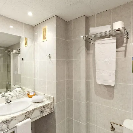 Hotell Port Eugeni 4*