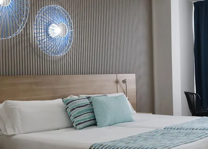 Hotel Port Eugeni 4*