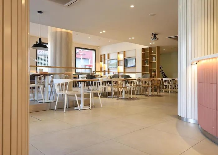 Port Eugeni Hotell 4*